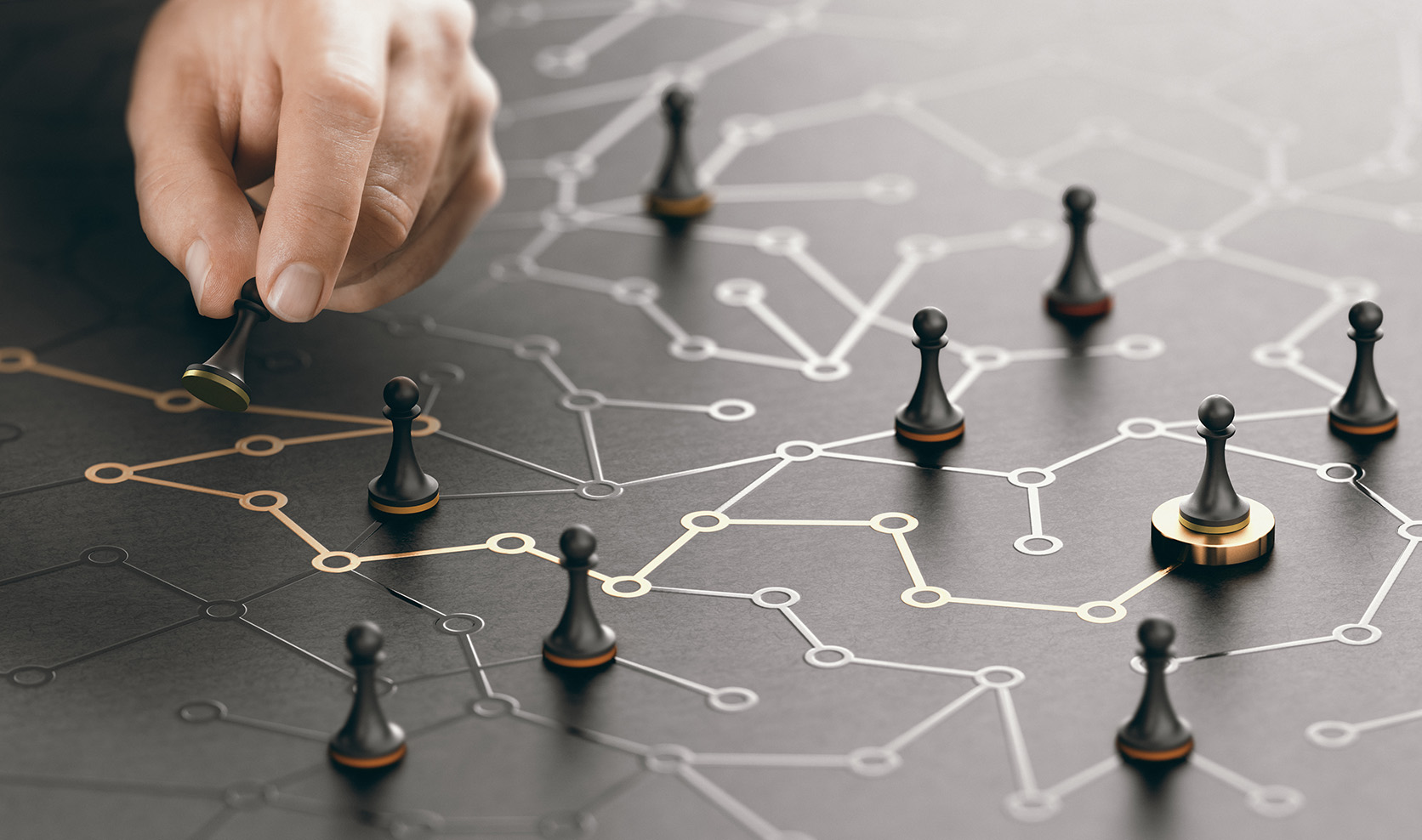 Consultant en stratégie d'entreprise analysant des données